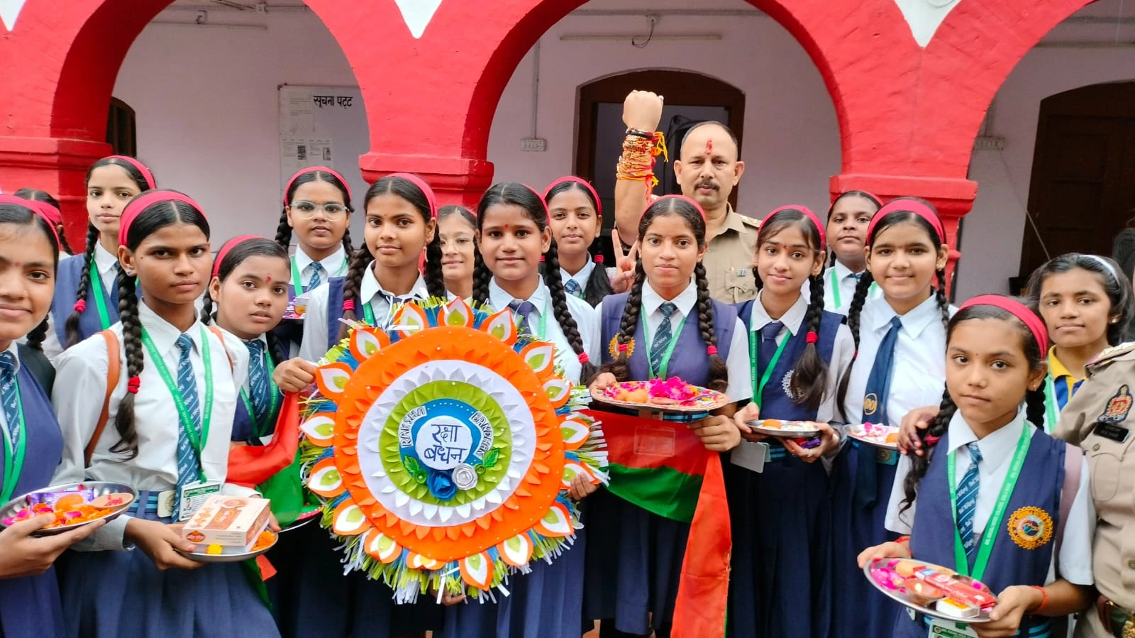 The little fairies of Bal Nikunj performed tika aarti and tied Rakhis to ITBP and UP Police Officers and Jawans